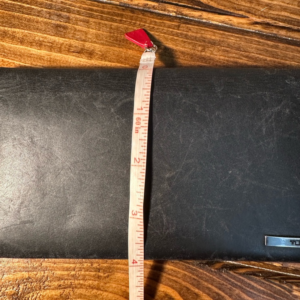 Tumi leather wallet - Picture 9 of 9
